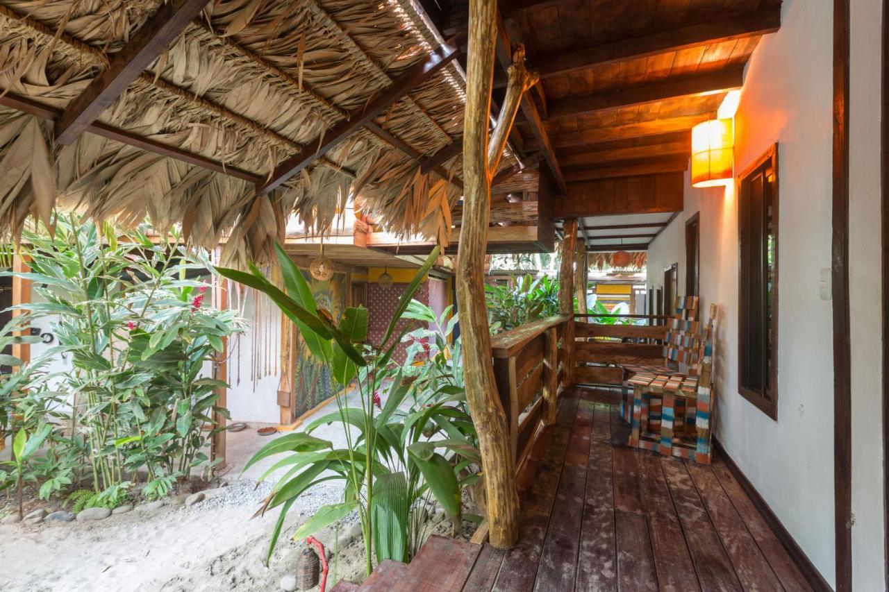 Playa 506 Beachfront Hostel Puerto Viejo de Talamanca المظهر الخارجي الصورة